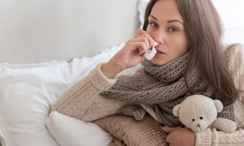 Influenza: dai sintomi più frequenti alle cause, tutto quello che c’è da sapere