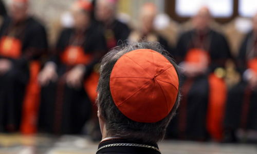 Vescovo accusato di abusi su bambino a cui stava dando lestrema unzione