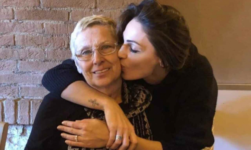 Lutto per Anna Tatangelo: è morta l’amata mamma a 67 anni