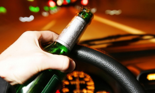 Perché è così difficile togliere per sempre la patente a chi guida ubriaco