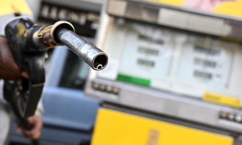 La benzina torna pericolosamente a salire: servito già oltre i 2 euro