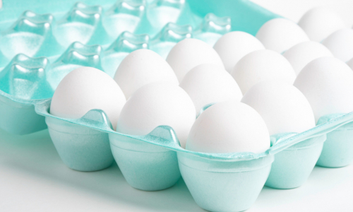 Perché non devi conservare le uova nei contenitori di plastica